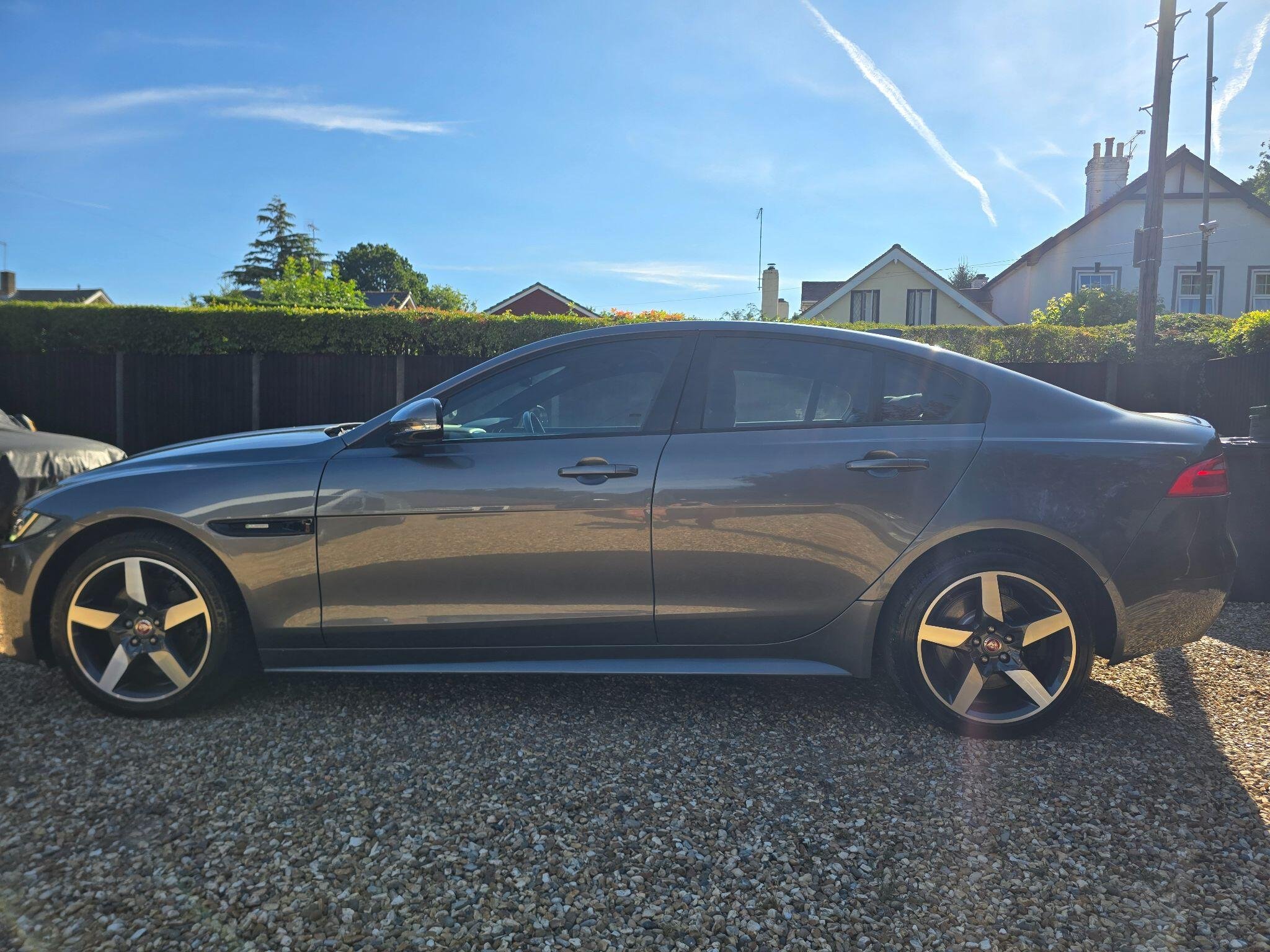 2016 Jaguar XE thumbnail 3