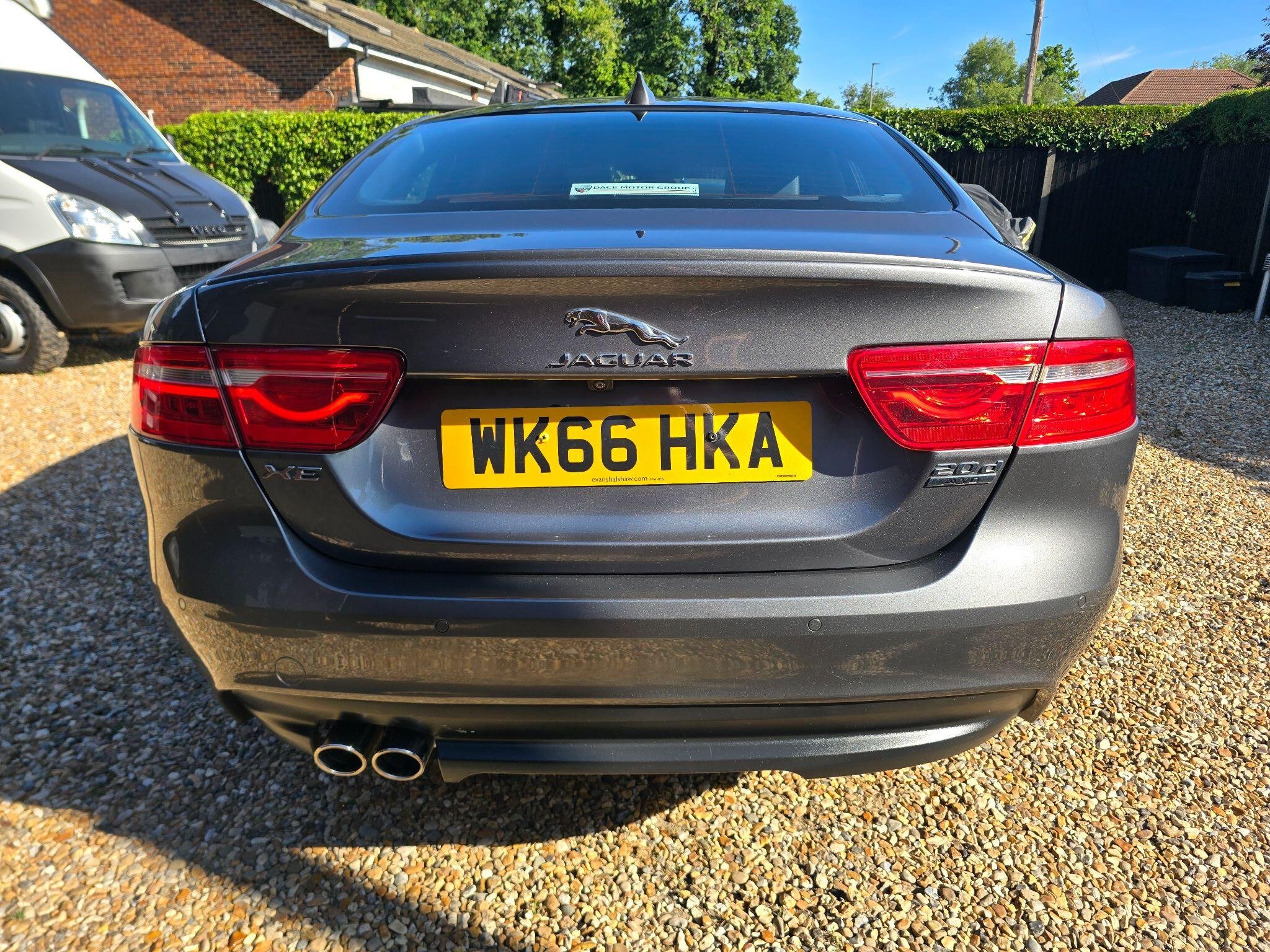 2016 Jaguar XE thumbnail 5